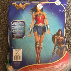 Women’s wonder woman costume size medium